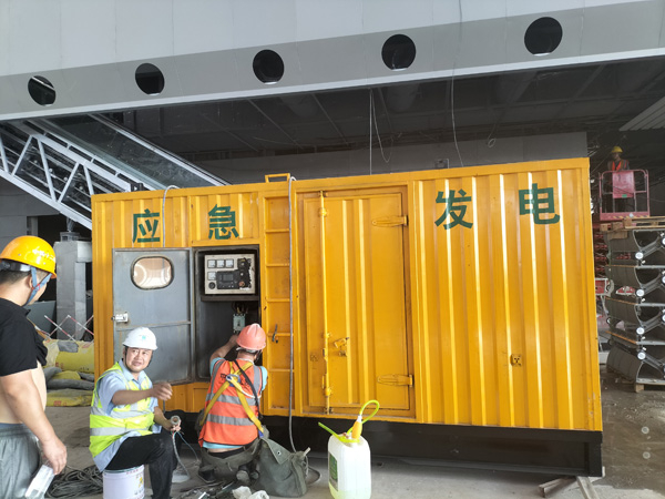 荣成怎样判断空气滤清器是否需要更换？